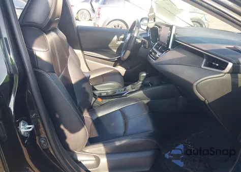 2021 Toyota Corolla Xle z USA, uszkodzony, nr VIN 5YFFPMAE2MP198664